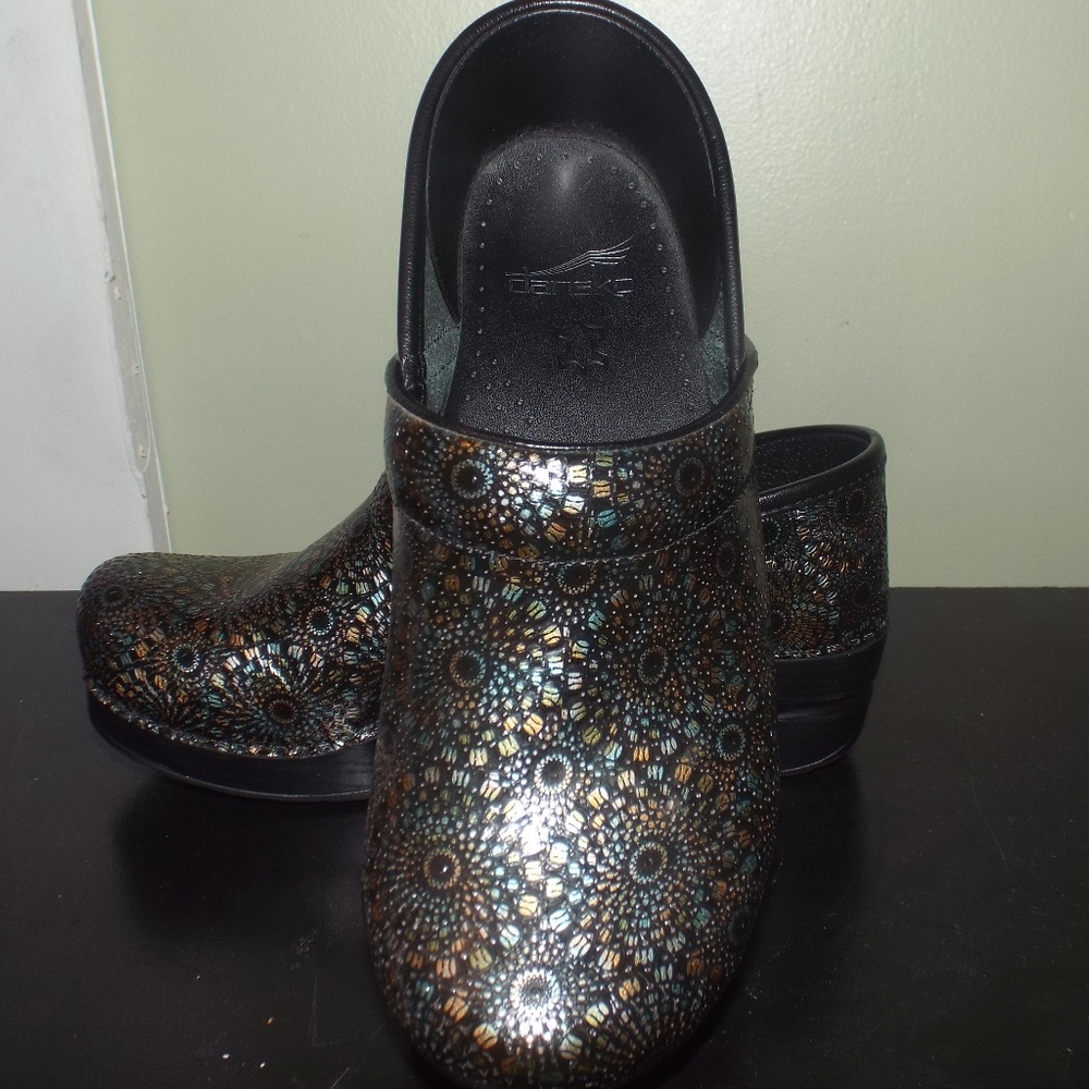 Womens Dansko "Wine Medallion" Nursing Shoes